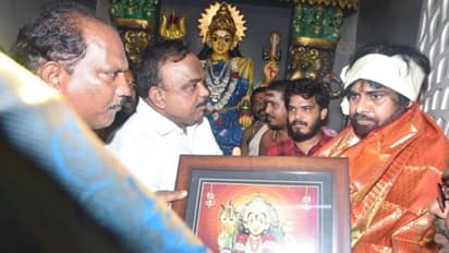 ముఖ్యమంత్రి కోరిక నెరవేరాలంటూ మొక్కులు ... నూకాలమ్మ పవన్ కల్యాణ్ ప్రత్యేక పూజలు