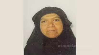 ചെറുവത്തൂരിൽ ബസ്റ്റാൻഡിൽ ബസിനടിയിൽപെട്ട് വീട്ടമ്മയ്ക്ക് ദാരുണാന്ത്യം; കുട്ടി അത്ഭുതകരമായി രക്ഷപ്പെട്ടു