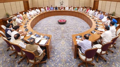 ஆவாஸ் யோஜனா திட்டத்தில் 3 கோடி வீடுகள் கட்ட நிதியுதவி! முதல் மத்திய அமைச்சரவை கூட்டத்தில் முடிவு!