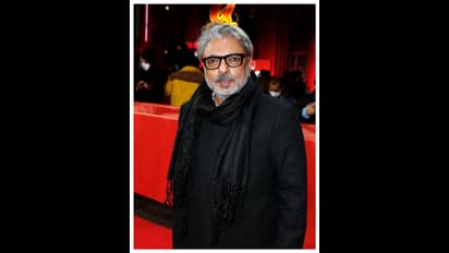 அன்று ஒரு டெயிலர்; இன்று ஒரு படத்திற்கு 70 கோடி சம்பளம்; ரஜினி, ஐஸ்வர்யா ராயை விட பணக்காரர்!