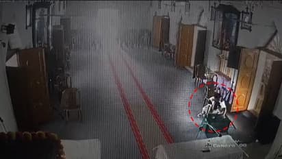 കൂത്താട്ടുകുളം ടൗൺ പള്ളിയിൽ മോഷണ ശ്രമം: ഭണ്ഡാരം തകര്ക്കാന് ശ്രമിക്കുന്നതിനിടെ മോഷ്ടാവ് പിടിയിൽ