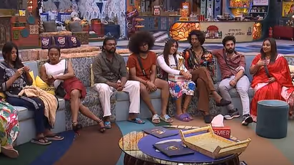 'ജസ്റ്റ് ലുക്കിം​ഗ് ലൈക് എ വൗ'; രവിവർമ്മ ചിത്രത്തെപ്പോലെ ജാസ്മിൻ, വേഷപ്പകർച്ചയിൽ മറ്റുള്ളവരും