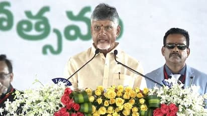 మోదీ పాదం తాకబోయిన చంద్రబాబు.... వారించిన ప్రధాని... వైరల్ గా మారిన ఎమోషనల్‌ సీన్‌