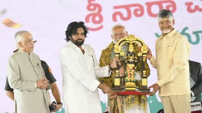 చిరంజీవి, పవన్‌‌తో ప్రధాని మోడీ అభివాదం.. ఏపీ సీఎం ప్రమాణ స్వీకారంలో అరుదైన ఘట్టం.. మెగా ఫ్యాన్స్‌ కి ట్రీట్‌