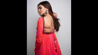 పింక్ డ్రెస్ లో హెబ్బా పటేల్ అందాల మాయ.. క్రేజీ ఫోటోలు వైరల్ 