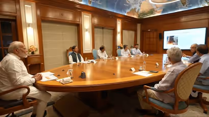 குவைத் தீ விபத்தில் இந்தியர்கள் பலி: டெல்லியில் உயர் அதிகாரிகளுடன் பிரதமர் முக்கிய ஆலோசனை