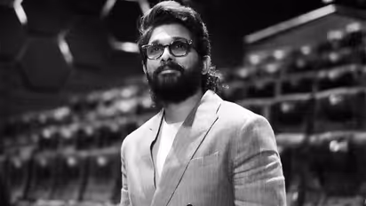 ఒక వైపు ఎన్నో రూమర్స్, ఎన్నో విమర్శలు..అల్లు అర్జున్ ఎమోషనల్ పోస్ట్ వైరల్, ఎలాంటి పిక్ షేర్ చేశాడో చూడండి 