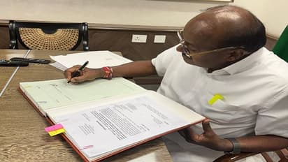 ಬಳ್ಳಾರಿಯ ಗಣಿಗಾರಿಕೆ ಯೋಜನೆಗೆ ಕೇಂದ್ರ ಸಚಿವ ಕುಮಾರಸ್ವಾಮಿ ಸಹಿ: ಕರ್ನಾಟಕಕ್ಕೆ ಸಂಬಂಧಿಸಿದ ಮೊದಲ ಕಡತಕ್ಕೆ ಸೈನ್‌..!