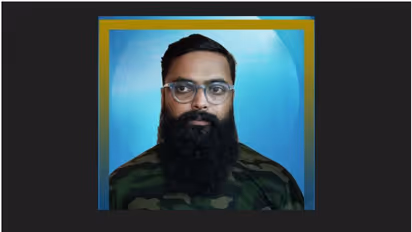 'അധികം വാങ്ങുന്നത് 100 രൂപ, ഓർഡർ സ്വീകരിക്കുന്നത് ഫോണിലൂടെ'; 'എരുമേനി പ്രദീപ്' 45 കുപ്പി മദ്യവുമായി പിടിയിൽ