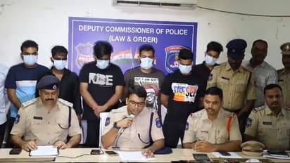 Dating APPs: அழகிகளின் புகைப்படங்களை வைத்து தொழில் அதிபர்களுக்கு வலை; டேட்டிங் ஆப்பால் வந்த பகீர் சம்பவம்