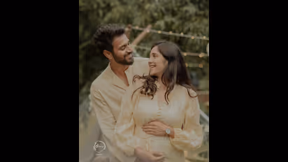 Photos: ಗರ್ಭಿಣಿ ಪತ್ನಿ ಜೊತೆ ಡಾರ್ಲಿಂಗ್ ಕೃಷ್ಣ ರೊಮ್ಯಾಂಟಿಕ್  ಫೋಟೋಶೂಟ್