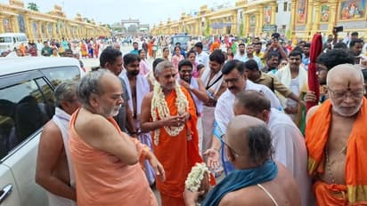 ಮಂತ್ರಾಲಯಕ್ಕೆ ಭೇಟಿ ನೀಡಿ ಗುರುರಾಯರ ದರ್ಶನ ಪಡೆದ ಪೇಜಾವರಶ್ರೀ