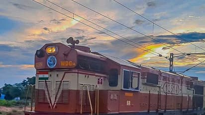 இனி மணிக்கணக்கில் வரிசையில் நிற்க வேண்டியதில்லை.. ரயில் டிக்கெட்டை இப்படியும் வாங்கலாம் தெரியுமா?