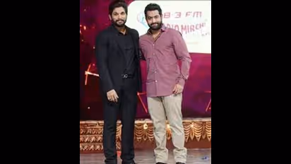 ಕೇರಳದಲ್ಲಿ ಅಲ್ಲು ಅರ್ಜುನ್ ಮಿಂಚಿಂಗ್.. ಜೂ.ಎನ್‌ಟಿಆರ್‌ಗೆ ಹಿನ್ನಡೆ: ಅಷ್ಟಕ್ಕೂ ದೇವರನಾಡಲ್ಲಿ ಏನಾಯ್ತು?