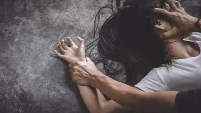 25 ವರ್ಷದ ಮಹಿಳೆ ಮೇಲೆ ಗ್ಯಾಂಪ್ ರೇಪ್‌..! ಸಿಸಿಟಿವಿಯಲ್ಲಿ ಭಯಾನಕ ವಿಡಿಯೋ ಸೆರೆ