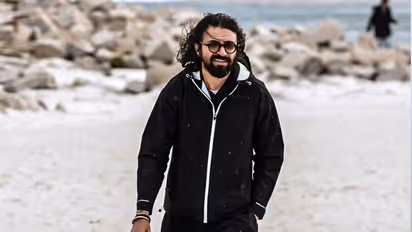 600 కోట్ల సినిమా తీసి..  సింపుల్ గా 10 లక్షల కారులో తిరుగుతున్న డైరెక్టర్.. గ్రేట్ కదా..? 