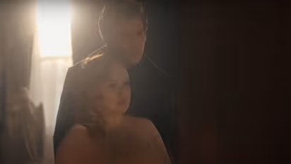 ಬ್ರಿಡ್ಜ್‌ರ್ಟೋನ್ ಸೀಸನ್ 3 ಬೆತ್ತಲೆ ಸೀನ್ ಲೀಕ್, ನಟಿಯ ರೋಮ್ಯಾನ್ಸ್‌ಗೆ ಹೌಹಾರಿದ ಫ್ಯಾನ್ಸ್!