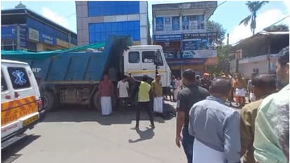 പെരിഞ്ഞനത്ത് ലോറി ബൈക്കിലിടിച്ച് 48കാരന് ദാരുണാന്ത്യം