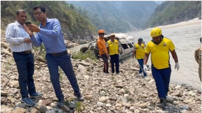 ഋഷികേശ്-ബദരീനാഥ് ദേശീയപാതയില് ട്രാവലര് മറിഞ്ഞ് അപകടം: എട്ടു മരണം
