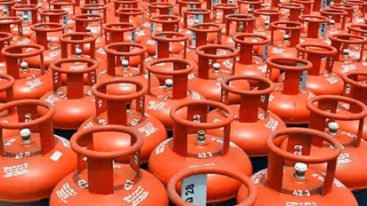 LPG सिलेंडर पर कस्टमर्स को मिलेगी 300 रुपये की सब्सिडी- कैसे उठाएं लाभ?-जानें देश के 14 शहरों में रसोई गैस रेट