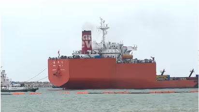 വിഴിഞ്ഞത്ത് ആദ്യ കപ്പൽ ഇന്ന് രാത്രിയോടെ നങ്കൂരമിടും; രണ്ടായിരം കണ്ടെയ്നറുകൾ, നാളെ കപ്പലിന്റെ ബെർത്തിങ് നടക്കും