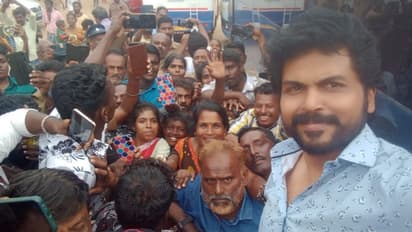 Actor Karthi : என்ன மாமா சௌக்கியமா! ரசிகரின் இல்ல காதணி விழாவிற்கு சர்ப்ரைஸ் விசிட் அடித்த கார்த்தி