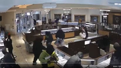  ಹಾಲಿವುಡ್ ಸಿನಿಮಾ ಸ್ಟೈಲ್‌ನಲ್ಲಿ ಭಾರತ ಮೂಲದ ಜ್ಯುವೆಲ್ಲರಿ ಶಾಪ್ ದರೋಡೆ: ಮೂರೇ ನಿಮಿಷದಲ್ಲಿ ಶಾಪ್ ಖಾಲಿ