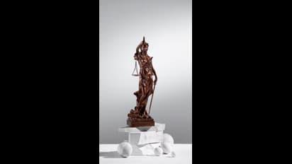 சட்டம் ஒரு இருட்டறைனு சொல்ல முடியாது, சட்டத்திற்கும் கண் உண்டு – உச்ச நீதிமன்றத்தில் புதிய நீதிதேவதையின் சிலை!