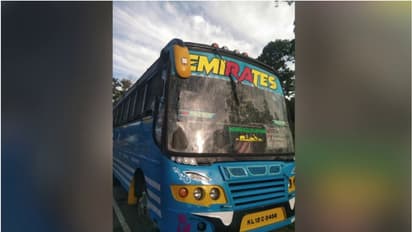 മുത്തങ്ങയിൽ നിർത്തിയിട്ട ബസിന് നേരെ കാട്ടാന ആക്രമണം; മുൻഭാഗത്തെ ഗ്ലാസ് തകർന്നു