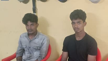 അര്ധരാത്രി പലചരക്ക് കടയിൽ ആളനക്കം, സെക്യൂരിറ്റിക്ക് സംശയം, ഓടിയെത്തി ലൈവായി കള്ളന്മാരെ പിടിച്ച് പൊലീസ്