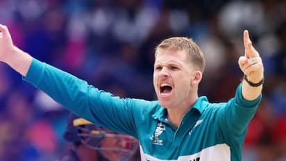 4 ఓవర్లు.. 4 మెయిడెన్లు.. 3 వికెట్లు.. టీ20లో చ‌రిత్ర సృష్టించిన లాకీ ఫెర్గూసన్