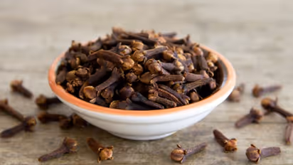 'கிராம்பு' வச்சு இப்படி ஒரு ட்ரிங் செஞ்சி குடிங்க; உடல் எடை மளமளவென குறையும்!