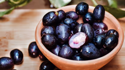 ஆசையாக ரெண்டு நாவல் பழத்தை எடுத்துத் தின்ற சிறுவன்... ஈவு இரக்கம் இல்லாமல் அடித்துக் கொன்ற மாமன்!