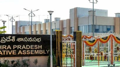 ടിവി ചാനൽ 'യുദ്ധം'; ആന്ധ്ര നിയമസഭയിൽ ടിഡിപി അനുകൂല മാധ്യമങ്ങളുടെ വിലക്ക് നീക്കി, ജഗന് തിരിച്ചടി നൽകി ടിഡിപി