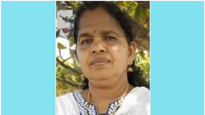 ഭര്ത്താവിനൊപ്പം യാത്ര ചെയ്യവേ ബൈക്ക് ടിപ്പറിനടിയിലേക്ക് മറിഞ്ഞു, വീട്ടമ്മക്ക് ദാരുണാന്ത്യം