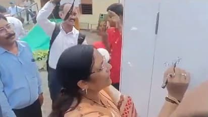 WATCH: Union Minister misspells 'Beti Bachao, Beti Padhao', Congress slams BJP; video goes viral