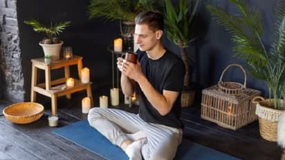 मेंटल से लेकर फिजिकल हेल्थ तक होगी दुरस्त, Yoga के असर को दोगुना करते हैं Essential Oils