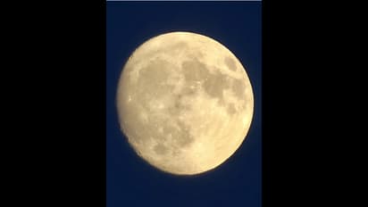 ചന്ദ്രനില്‍ നിന്ന് ശേഖരിച്ച മണ്ണില്‍ തന്‍മാത്രാ രൂപത്തില്‍ ജലം;ചരിത്ര കണ്ടെത്തലെന്ന് ചൈന