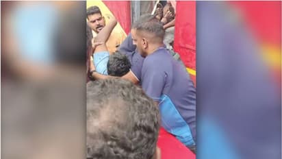 ഓടിക്കൊണ്ടിരുന്ന കെഎസ്ആർടിസി ബസിൽ കണ്ടക്ടർ കുഴഞ്ഞു വീണു; കൈത്താങ്ങായി യാത്രക്കാർ