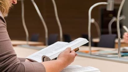 ഹൈടെക്ക്, ഹൈടെക്ക്; എഐ സഹായത്തോടെ കോപ്പിയടിക്കാൻ ശ്രമം, വിദ്യാർത്ഥിയെ പൊക്കി