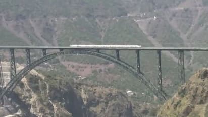 ವಿಶ್ವದ ಅತೀ ಎತ್ತರದ ರೈಲ್ವೆ ಬ್ರಿಡ್ಜ್ನಲ್ಲಿ ಭಾರತೀಯ ರೈಲ್ವೆಯ ಯಶಸ್ವಿ ಟ್ರಯಲ್ ರನ್ : ಮೋಹಕ ವೀಡಿಯೋ ವೈರಲ್