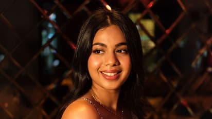 அழகு அள்ளுது... ஜொலிக்கும் சேலையில் போஸ் கொடுக்கும் ஆக்‌ஷன் கிங்கின் மகள் அஞ்சனா அர்ஜுன்!