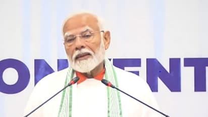 PM Modi leads 10th International Yoga Day celebrations in Srinagar (WATCH)