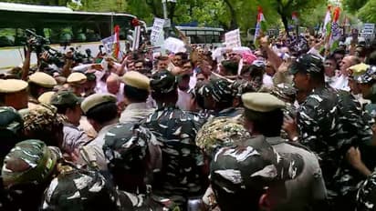 നീറ്റ്, നെറ്റ് ക്രമക്കേടുകളില് കേന്ദ്രത്തിനെതിരെ പ്രതിഷേധം; ദില്ലിയിലെ കോണ്ഗ്രസ് മാര്ച്ചില് സംഘര്ഷം