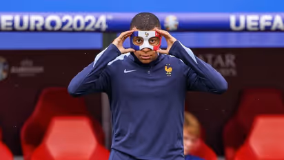 ആകെ അടിച്ചത് 3 ഗോൾ, അതില് 2 എണ്ണം എതിരാളികളുടെ സെൽഫ് ഗോളും; എന്നിട്ടും യൂറോ കപ്പ് സെമിയിലെത്തി ഫ്രാൻസ്