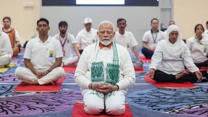 ज्यादा उम्र में भी आसानी से कर लेंगे ये आसन, PM Modi से ले सकते हैं इंस्पिरेशन 