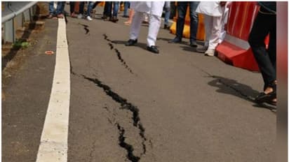 17,840 കോടി ചെലവ്, കൊട്ടിഘോഷിച്ച് ഉദ്ഘാടനം; അഞ്ച് മാസം പിന്നിട്ടപ്പോൾ അടല് സേതുവിൽ വിള്ളൽ, വിവാദം