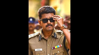 தளபதி விஜய்யின் டாப் 10 ஹிட் மற்றும் பிளாப் படங்கள் லிஸ்ட் இதோ