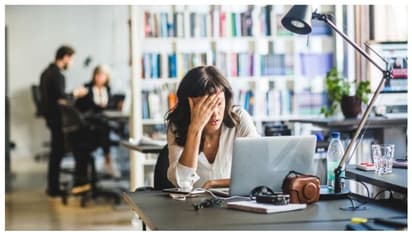 ജോലി ഇല്ല, എങ്കിലും 20 വർഷം ശമ്പളം നല്‍കി; കമ്പനിക്കെതിരെ കേസ് നല്‍കി ഫ്രഞ്ച് വനിത 