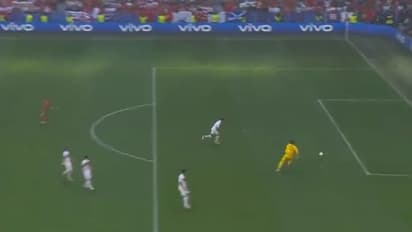 ഗോള്‍ കീപ്പറെ നിസഹായനാക്കി സ്വന്തം പോസ്റ്റിലേക്ക് ഗോളടിച്ച് തുര്‍ക്കി താരം; പോര്‍ച്ചുഗലിനെതിരെ നാണക്കേട്